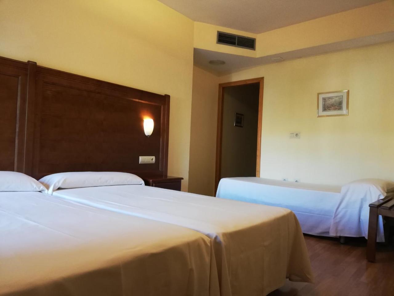 Labella Maria Hotel Pinos Genil Luaran gambar