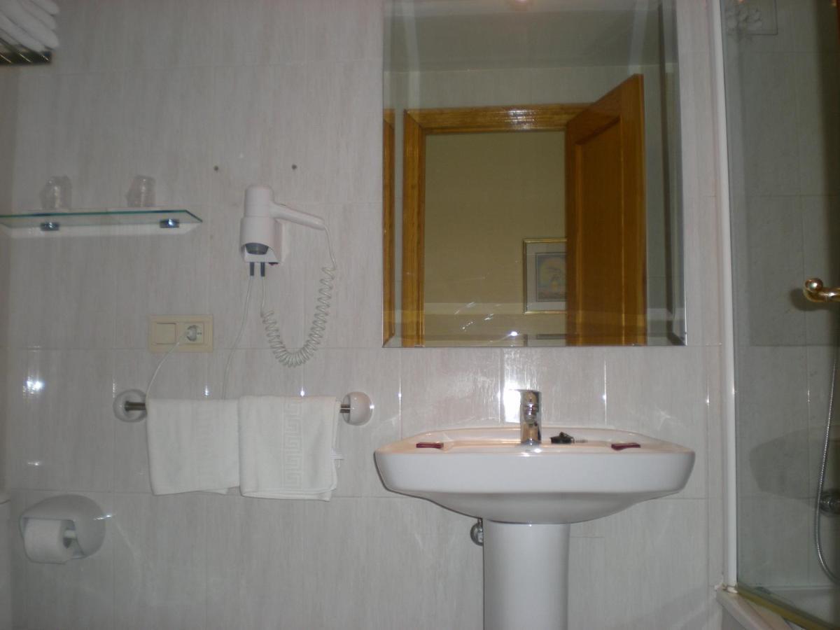 Labella Maria Hotel Pinos Genil Bilik gambar